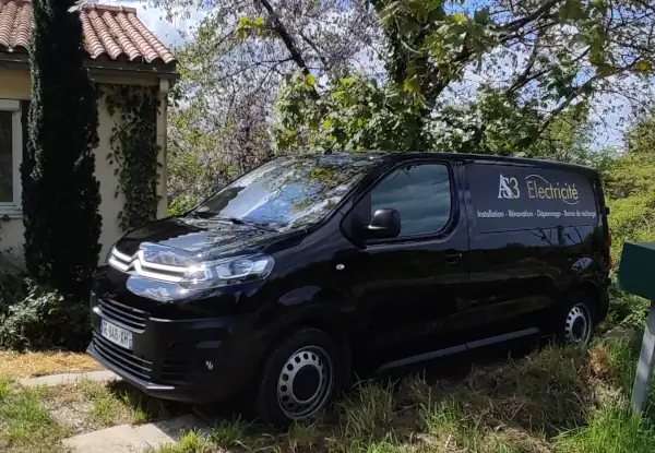 Véhicule professionnel de la société AS3 Electricité.