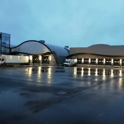 La société travaille aussi avec les professionnels et a réalisé l'éclairage sur ce quai de livraison.